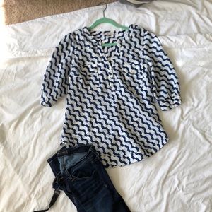 Wavy blue/white blouse